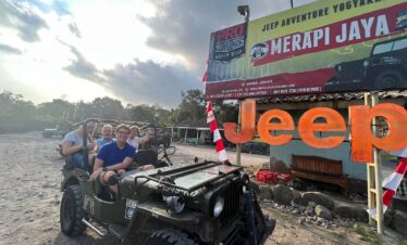 Borobudur Merapi Prambanan Tour