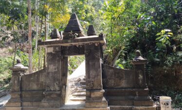 Selogriyo Temple & Borobudur Tour