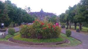 Selogriyo Temple & Borobudur Tour